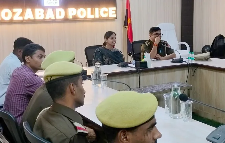 फिरोजाबाद: पुलिस कर्मियों को मानसिक रोग तनाव मुक्त रहने के बताए उपाय