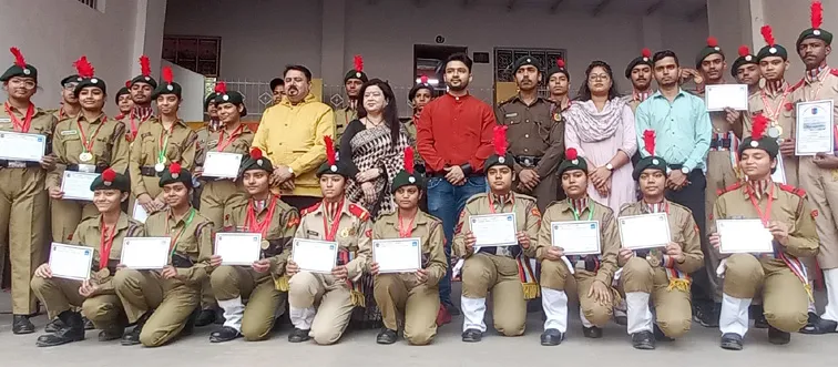फिरोजाबाद: स्वर्ण व रजत पदक प्राप्त करने वाले एनसीसी कैडेटस हुए सम्मानित