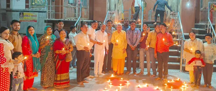 फिरोजाबाद: देव दीपावली पर मंदिरों में सजी दीपमालिका