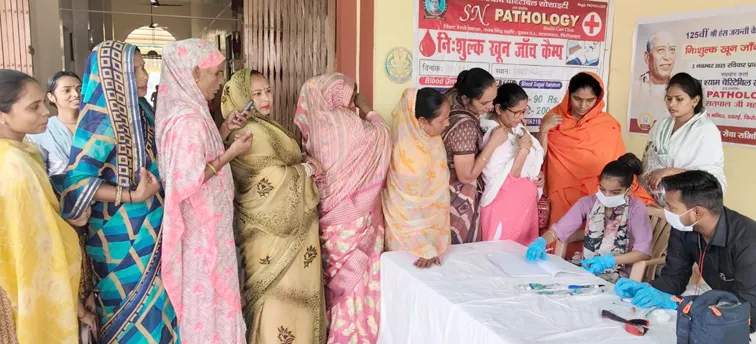 फिरोजाबाद।: निःशुल्क खून जांच शिविर में सैकड़ों भक्तों ने कराया ब्लड टेस्ट