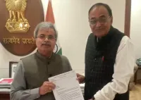 फिरोजाबाद: चेयरमैन रेलवे बोर्ड से रेल सलाहकार समिति सदस्य ने की मुलाकात    