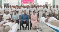 फिरोजाबाद: पुलिस आरक्षियों ने रक्तदान शिविर में किया ब्लड डोनेट 