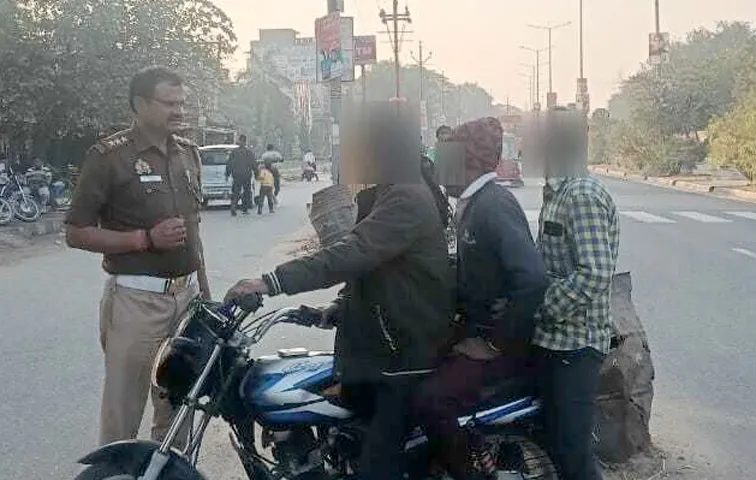 फिरोजाबाद: यातयात पुलिस ने 883 वाहनों का चालन कर, 11 वाहन किये सीज