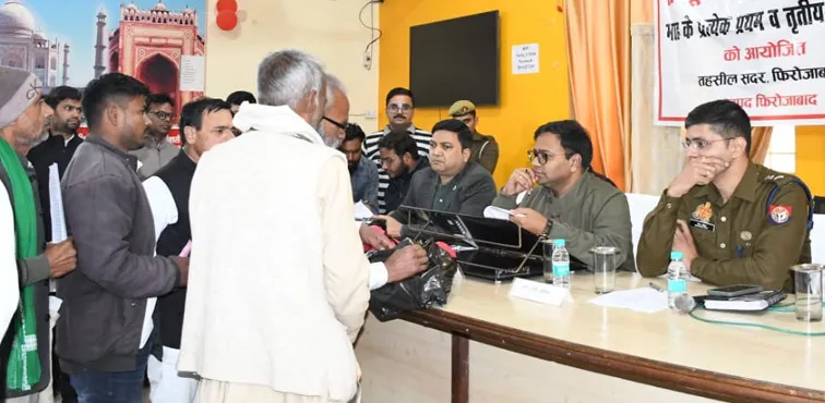 फिरोजाबाद: संपूर्ण समाधान दिवस में 73 शिकायतों में दस का हुआ निस्तारण