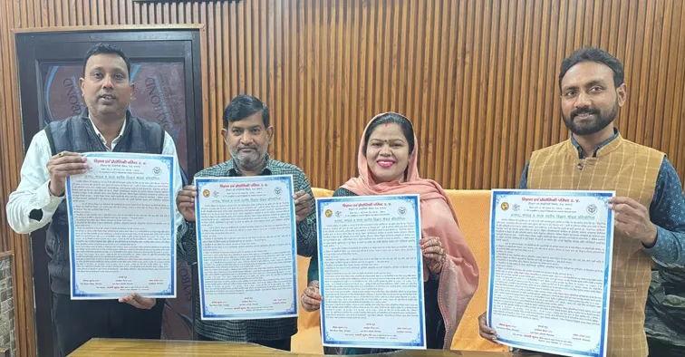 फिरोजाबाद: नगर पालिकाध्यक्ष सिरसागंज ने जनपद स्तरीय विज्ञान प्रदर्शनी के ब्रोशर का किया विमोचन