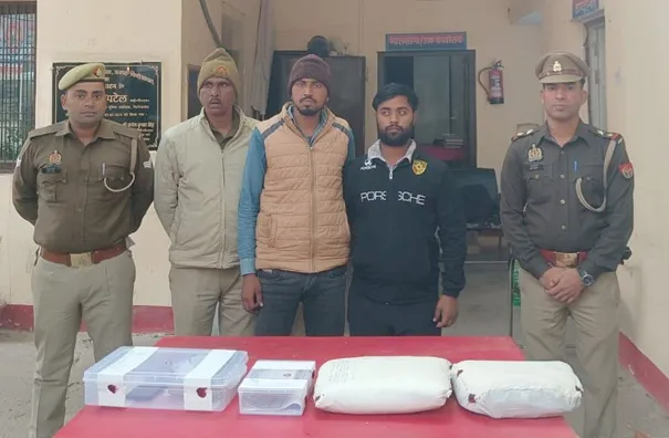 फिरोजाबाद: महिला का कार से बैग चुराने वाले दो लुटेरे पकड़े