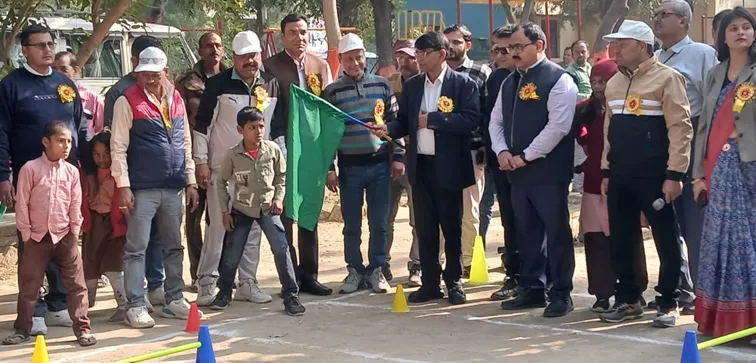 फिरोजाबाद: कुर्सी, ट्राई साइकिल, चम्मच दौड प्रतियोगिता में दिव्यांग बच्चों ने दिखाया दमखम़