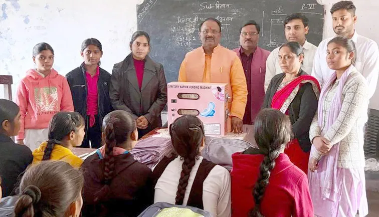 शिकोहाबाद: संत जनूबाबा में लगी सैनिट पैड की मशीन