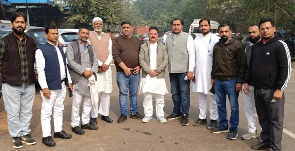 फिरोजाबाद: दिल्ली में आयोजित रैली में जनपद के कांग्रेसियों ने किया प्रतिभाग