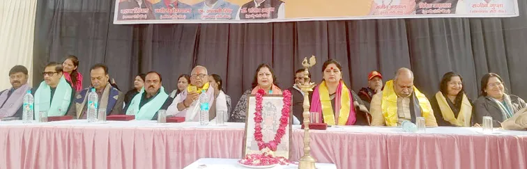 शिकोहाबाद: सर्द मौसम में कंबल पाकर खिले जरूरतमंदों के चेहरे