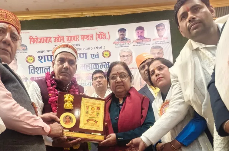 फिरोजाबाद: व्यापारियों की जीएसटी से सरकार कर रही धार्मिक स्थलों का जीर्णोद्वार-कैबिनेट मंत्री