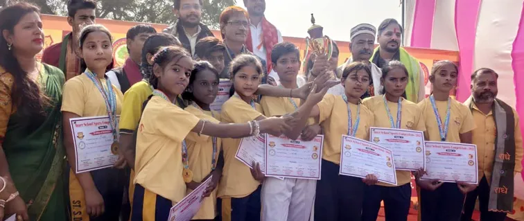 फिरोजाबाद: कबड्डी, क्रिकेट, रस्साकसी, खो-खो, दौड़ प्रतियोगिता में बालक-बालिकाओं ने दिखाया दमखम 