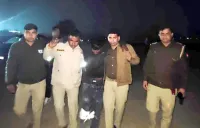 फिरोजाबाद: लूट करने वाला बदमाश पुलिस मुठभेड़ में गिरफ्तार, घायल