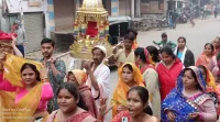 फिरोजाबाद: राजा के ताल में गाजे-बाजे के साथ निकली पालकी यात्रा