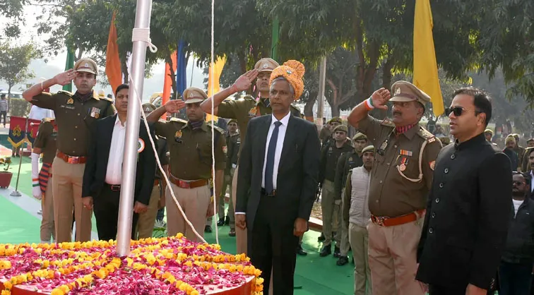 फिरोजाबाद: सदभावना और विकास ही उन्नत राष्ट्र की नींव-मंडलायुक्त