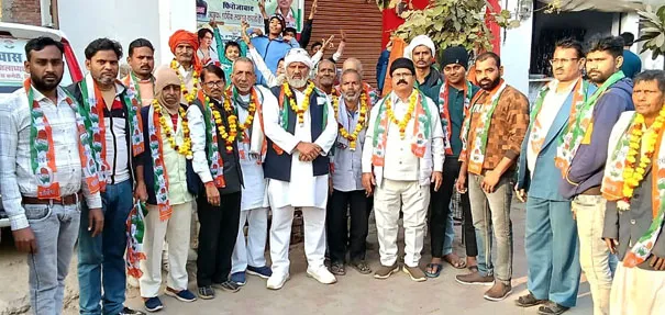 फिरोजाबाद।: कांग्रेसियों ने मनाया राष्ट्रीय महासचिव प्रियंका गांधी वाड्रा का जन्मदिन