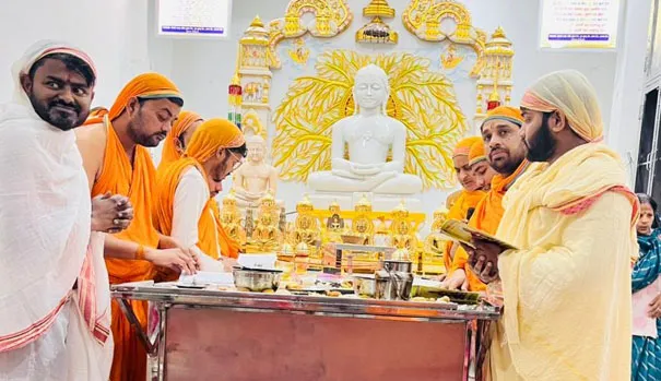 फ़िरोज़ाबाद: जो मनुष्य समय का पाबंद नहीं है, वह कभी समयसार को नहीं समझ सकता-आचार्य श्री