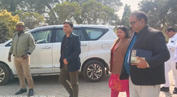 टूंडला: मुख्य विकास अधिकारी ने वृद्धाश्रम का किया औचक निरीक्षण