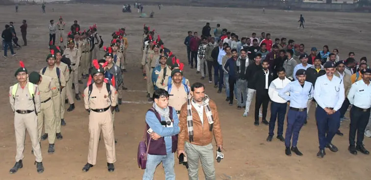 फिरोजाबाद: जनपद में ब्लैक आउट कर मॉक ड्रिल का किया रिहर्सल