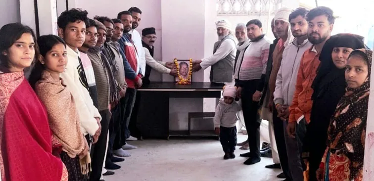 फिरोजाबाद: कांग्रेसियों ने मनाई भारत रत्न कर्पूरी ठाकुर की जयंती