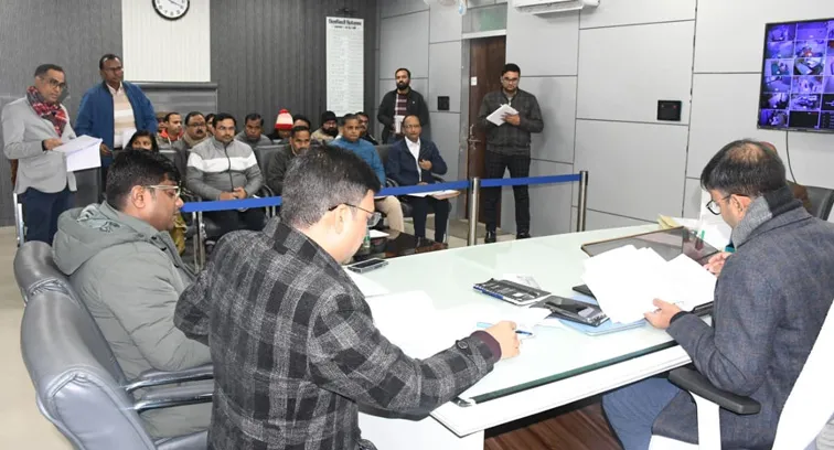 फिरोजाबाद: सरकार की योजनाओं को गुणवत्ता के साथ पूर्ण किया जायें