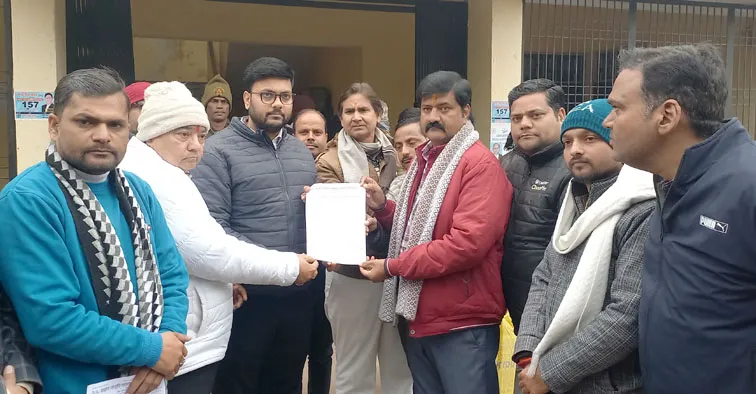 फिरोजाबाद: यूजीसी नियमों के विरोध में केंद्र सरकार के खिलाफ प्रदर्शन