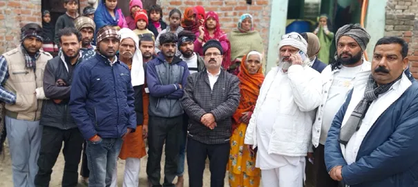 फिरोजाबाद: पीडित सोनू अली से मिला कांग्रेस का प्रतिनिधि मंडल