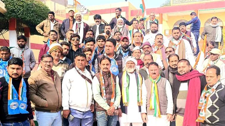 फिरोजाबाद: कांग्रेसजनों पर बर्बरता पूर्वक कार्रवाई के विरोध में मुख्यालय पर किया प्रदर्शन