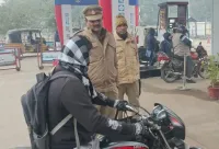 फिरोजाबाद: वाहन चालकों को यातायात नियमों की दी जानकारी