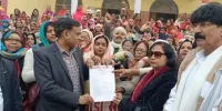 फिरोजाबाद: आंगनबाड़ी कार्यकर्ताओं को सरकारी कर्मचारी का दर्जा देने की मांग