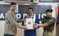 फिरोजाबाद: सेवानिवृत्त आठ पुलिस कर्मियों को दी विदाई