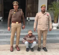 फिरोजाबाद: पांच शातिर अपराधी गिरफ्तार, चोरी की बाइक, असलाह बरामद