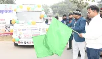 फिरोजाबाद।: राष्ट्रीय सड़क सुरक्षा माह का डीएम ने हरी झंडी दिखाकर किया शुभारंभ