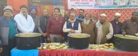 फिरोजाबाद: करबला कमेटी ने बांटी खिचड़ी