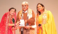 फिरोजाबाद: नृत्य, गायन, वादन के प्रतिभागियों को जनप्रतिनिधियों ने किया सम्मानित