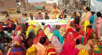 फिरोजाबाद: बालश्रम, रोजगार योजना में श्रमिक महिलाओं को किया जागरूक