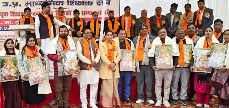 फिरोजाबाद: शिक्षकों के अनुशासन से ही छात्रों के चरित्र का होता है निर्माण-दिलीप यादव