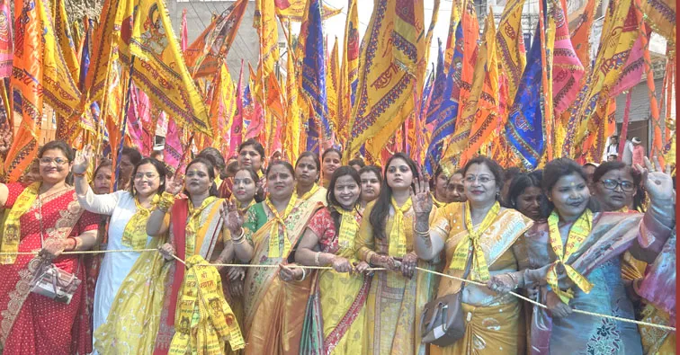 शिकोहाबाद: गाजे-बाजे के साथ निकली खाटू श्याम की निशान यात्रा