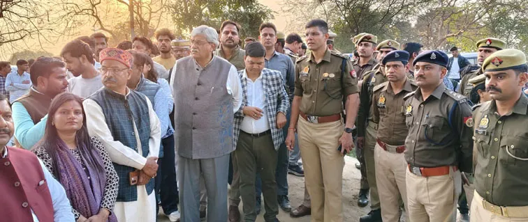 फिरोजाबाद: निर्माणाधीन मकान की दूसरी मंजिल का लेंटर भरभराकर गिरा, तीन साल की बच्ची की मौत