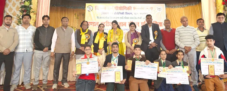 फिरोजाबाद: मडल स्तरीय विज्ञान प्रदर्शनी में जनपद के विद्यार्थियों की दिखी प्रतिभाएं