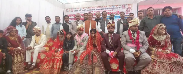 फिरोजाबाद: कर्पूरी ठाकुर लोक कल्याण समिति ने दस कन्याओं के हाथ किये पीले