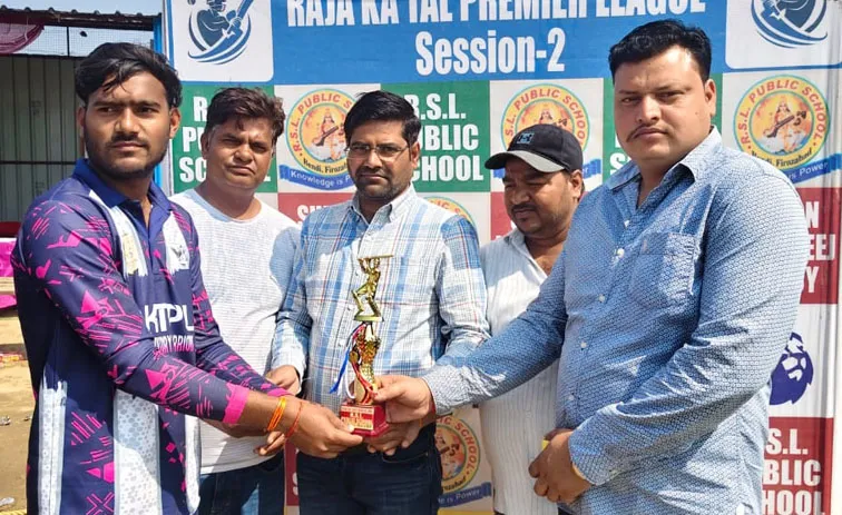 फिरोजाबाद: प्रीमियर लीग में उमेश विक्ट्री वॉरियर्स और एजे ब्रदर्स ने मारी बाजी