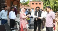 फिरोजाबाद: डीएम ने बूथों का निरीक्षण कर आवेदनों की स्थिति का लिया जायजा