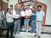 फिरोजाबाद: यूजीसी के विरोध में राष्ट्रीय युवा वाहिनी ने नगर विधायक को सौंपा ज्ञापन