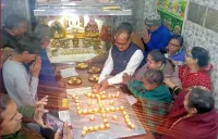 फिरोजाबाद: भक्तांबर दीप अर्चना विधान में हुई 48 दीपों से आरती