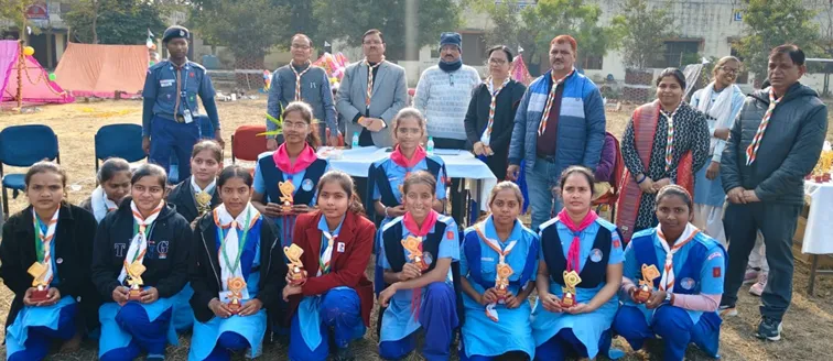 फिरोजाबाद: रेंजर्स रोवर्स ने शिविर में तंबू लगाने की प्रक्रिया बताई