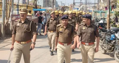 फिरोजाबाद: होली पर पुलिस ने पैदल गश्त कर लोगो को दिलाया सुरक्षा का अहसास