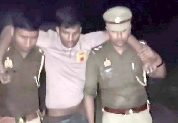 फिरोजाबाद: मुठभेड़ में दो लुटेरें गिरफ्तार, गोली से पुलिसकर्मी सहित दो घायल