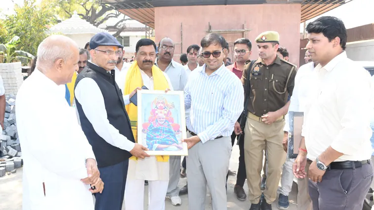 फिरोजाबाद: बाबा नीब करौरी के जन्मस्थली पर विकास कार्यो का किया निरीक्षण