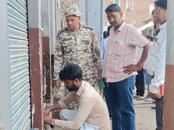 फिरोजाबाद: नगर निगम ने अभियान में 24 लाख रू. का राजस्व बसूला